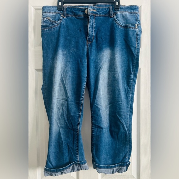 Avenue Denim Womens Capris Cropped Cuff Jeans Dark Wash Mid-rise 18 average - Picture 1 of 5